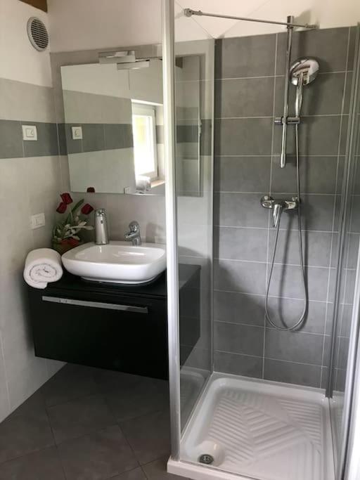Porta Del Garda Apartment Dro Bagian luar foto
