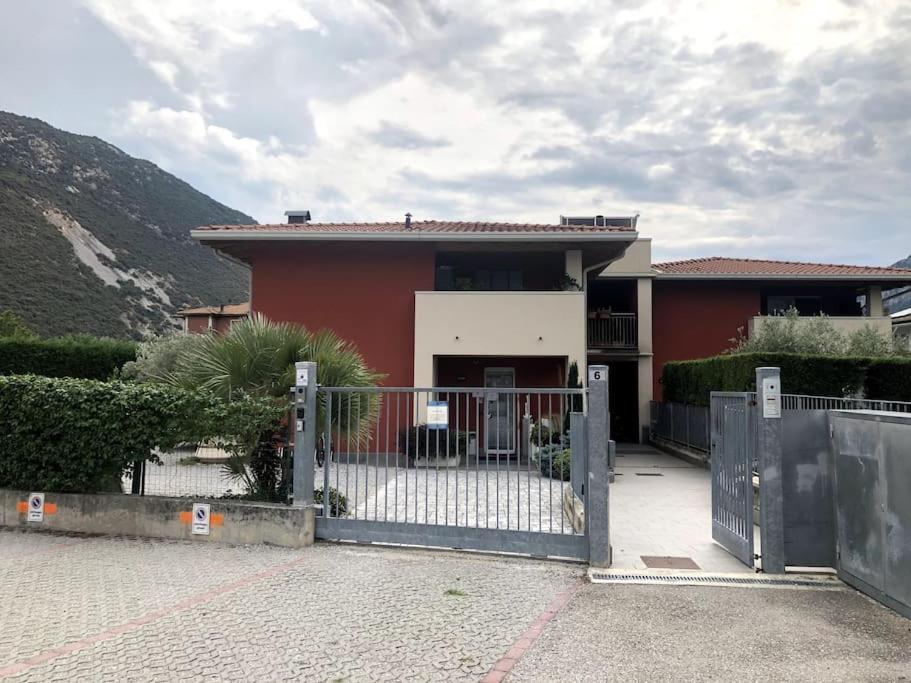 Porta Del Garda Apartment Dro Bagian luar foto
